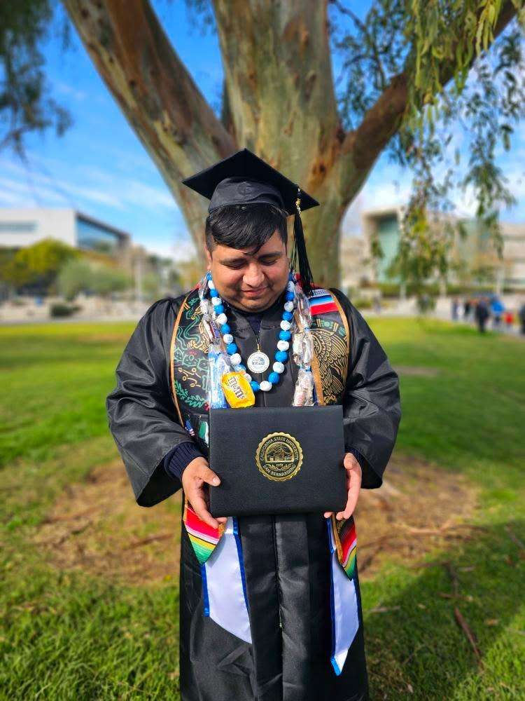 Gustavo Diaz graduation photo